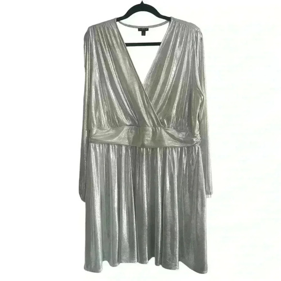 TORRID Metallic Silver Liquid Knit Surplice Mini Dress Size 1 / US 14/16 - Picture 2 of 9
